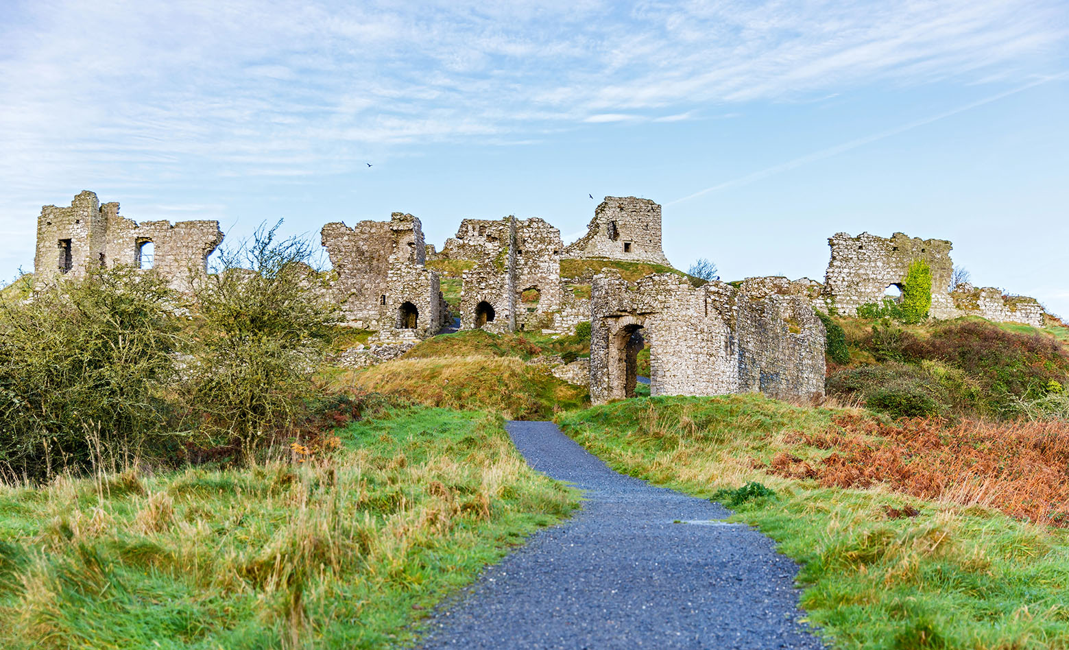 Ruins-of-rock-of-dunamase